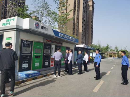 華展貓先生，智能垃圾分類設(shè)備廠家，定時定點生活垃圾投放點