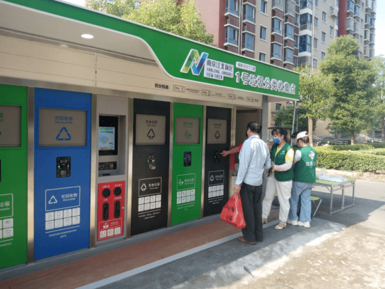 貓先生垃圾分類，垃圾分類設(shè)備，垃圾分類照片