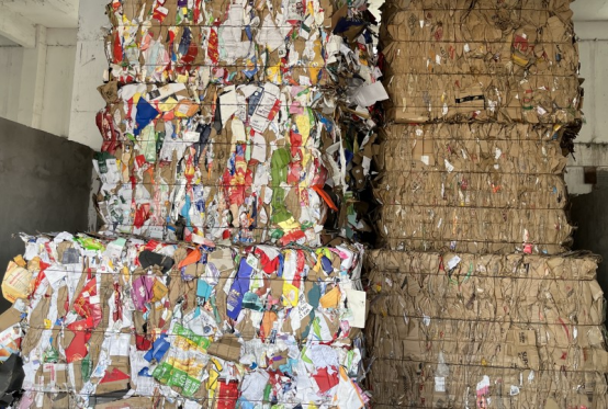 貓先生再生資源回收，智能廢品回收箱，垃圾回收柜